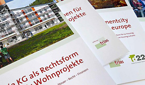 Rechtsform-Broschüren der Stiftung trias