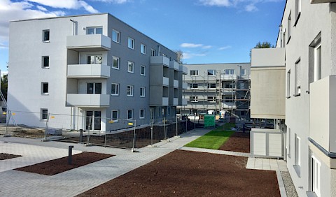 Blick in den Innenhof mit Spielplatz