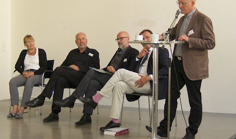 Moderator Prof. Dr. Andreas Schwarting bei der Einführung