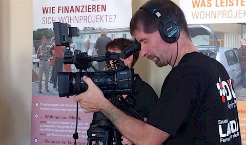 Auch ein lokaler TV-Sender berichtete über die Ausstellungseröffnung