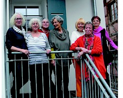 BewohnerInnen des Beginenhofs Tübingen, der ebenfalls besucht wird