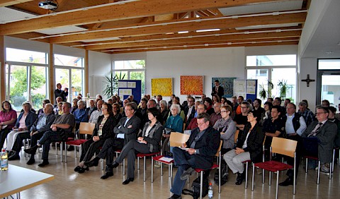 Der Ansturm der über 100 Besucher machten eine Nachbestuhlung nötig...