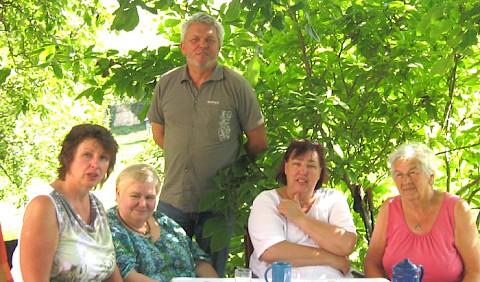 Kaffe und Kuchen im Klostergarten