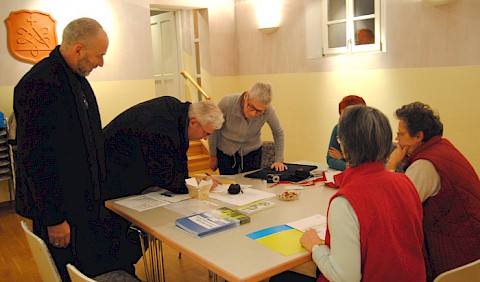 Bürgermeister Beil begrüßt die Teilnehmer des ersten Projektstammtischs 2011