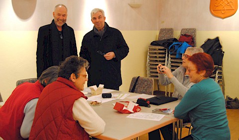 Start mit leckeren Brüssler Pralinen und Karlsruher Paranüssen