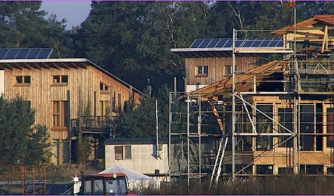 Häuser im Ökodorf 