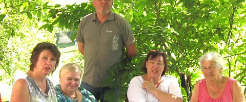 Kaffe und Kuchen im Klostergarten