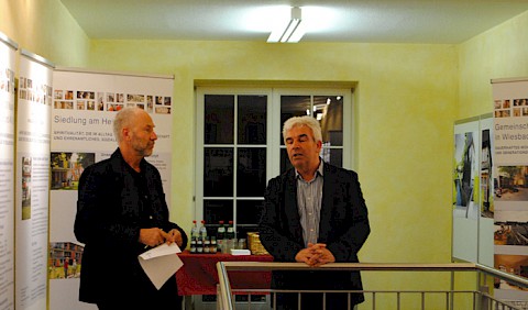 Bürgermeister Beil und Alexander Grünenwald bei der Einführung