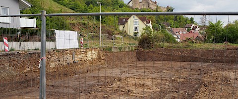 Noch ist es nicht mehr als eine Baugrube, aber bald entsteht an dieser Stelle ein engagiertes Gemeinschaftswohnprojekt nur wenige Gehminuten vom Ortszentrum untergruppenbachs entfernt.