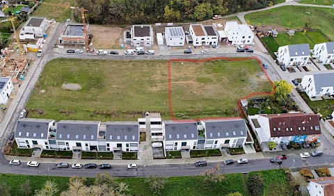 Insgesamt vier Flurstücke waren von der Karlsruhe Volkswohnung ausgelobt, unsere Baugruppe erhielt den Zuschlag für gleich zwei Baufelder. Hier rot umrandet.