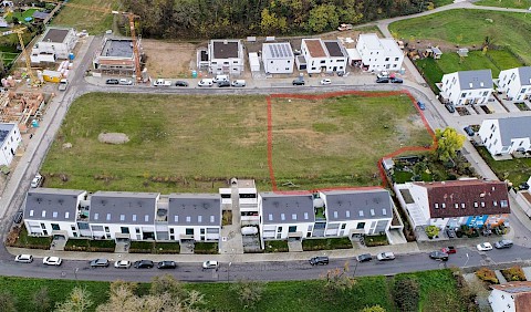 Insgesamt vier Flurstücke waren von der Karlsruhe Volkswohnung ausgelobt, unsere Baugruppe erhielt den Zuschlag für gleich zwei Baufelder. Hier rot umrandet.